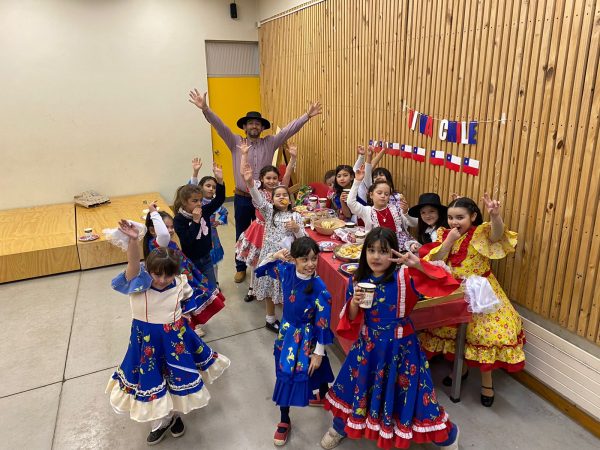 Actividades previas a Fiestas Patrias por el taller de danza