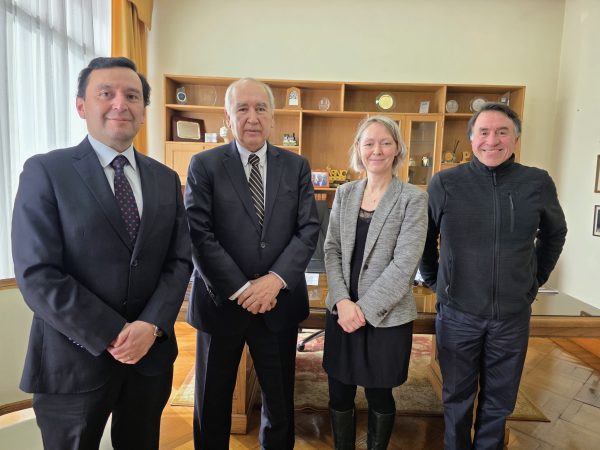 Isabelle Renard se reúne con alcalde de Osorno